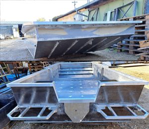 hlinikovy_trup_lode_5x2m_predni_a_zadni_pohled